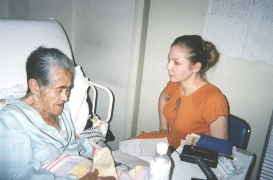 Linguist Anna Bugaeva interviews Ainu speaker Ito Oda in her hospital room. Linguist Anna Bugaeva interviews Ainu speaker Ito Oda in her hospital room.